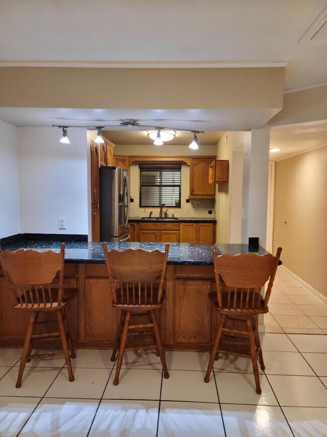 Building Photo - 2977 Riverside Dr