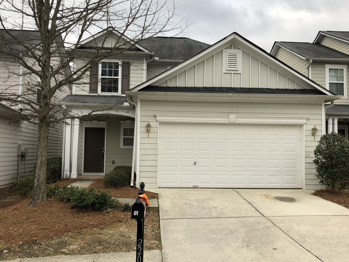 Foto principal - Conyers 3 Bed 2.5 Bath in Gated Community.