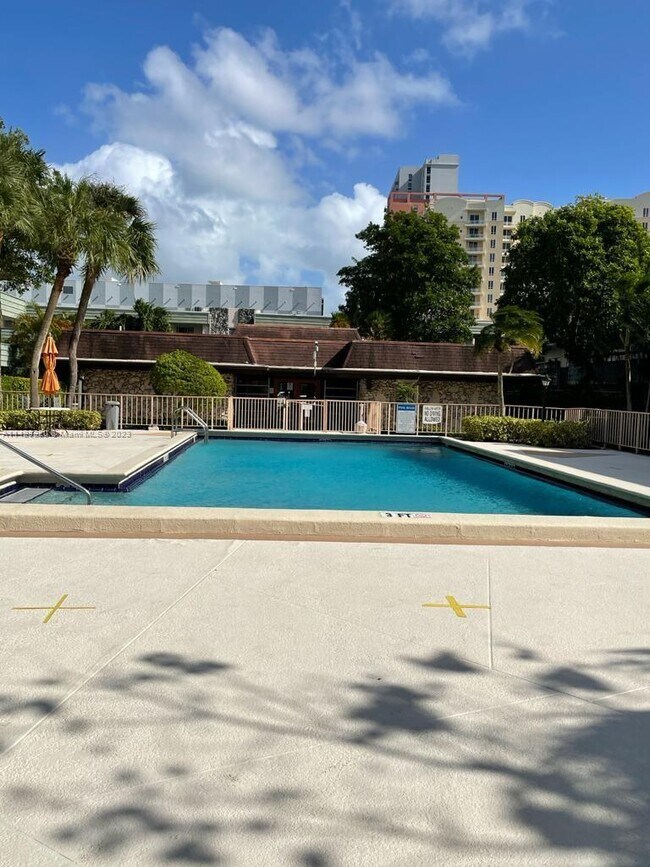 Foto del edificio - 8305 SW 72nd Ave