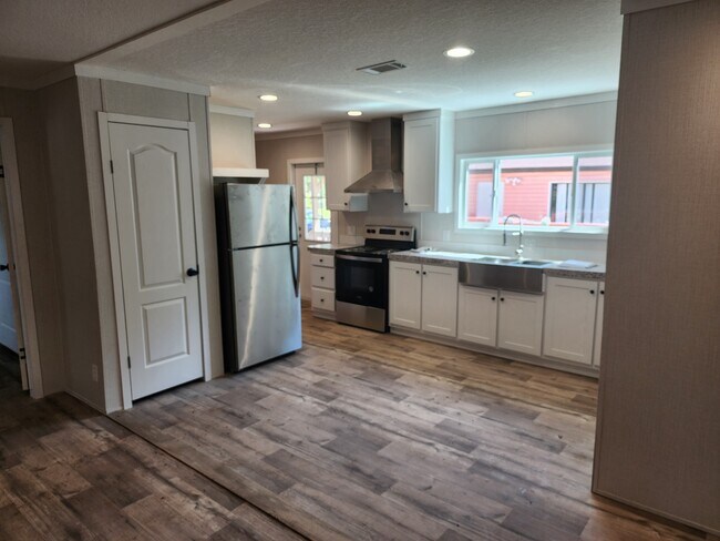 Building Photo - 3900 Nesrus Ln