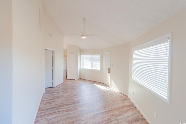 Building Photo - 505 Tree Top Ln