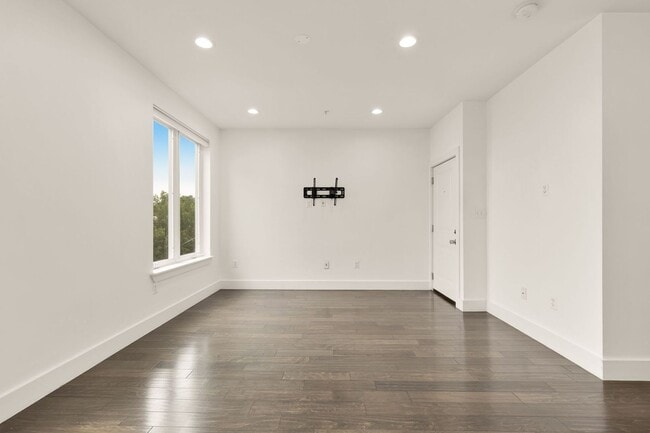 Building Photo - Beautiful 2 Bed/2 Bath in Petworth