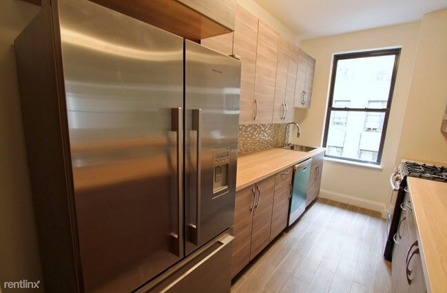 Foto del edificio - 944 Saint Nicholas Ave