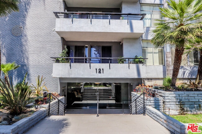 Foto del edificio - 121 S Palm Dr