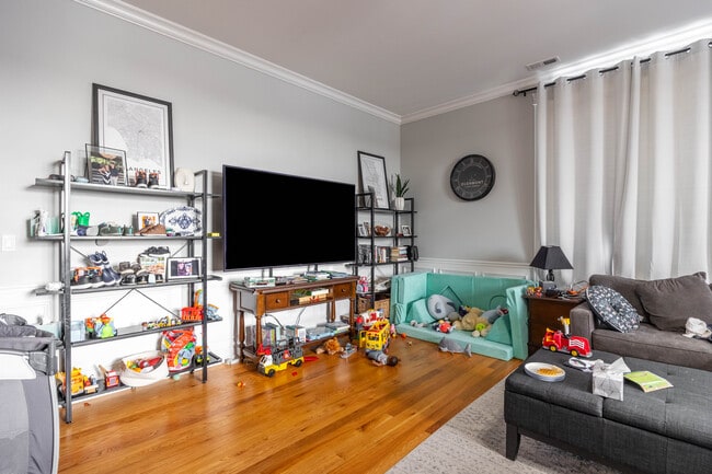 Foto del edificio - 520 N Western Ave