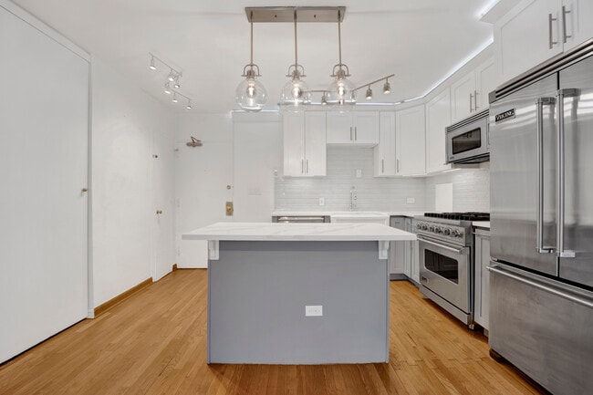 Foto del edificio - 129 E Bellevue Pl