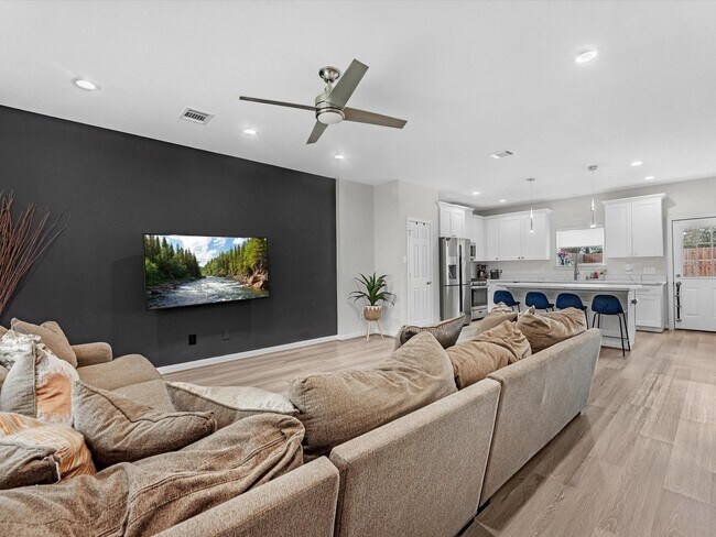 Foto del edificio - 8407 James Franklin St