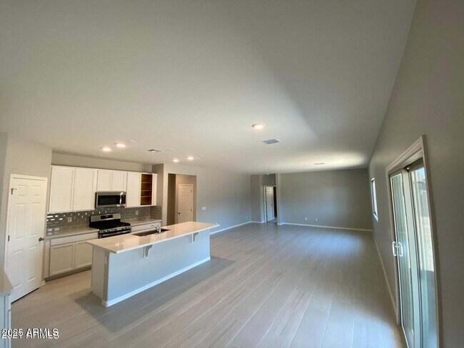 Building Photo - 303 E Montego Dr