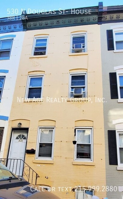 Building Photo - 530 N Douglas St