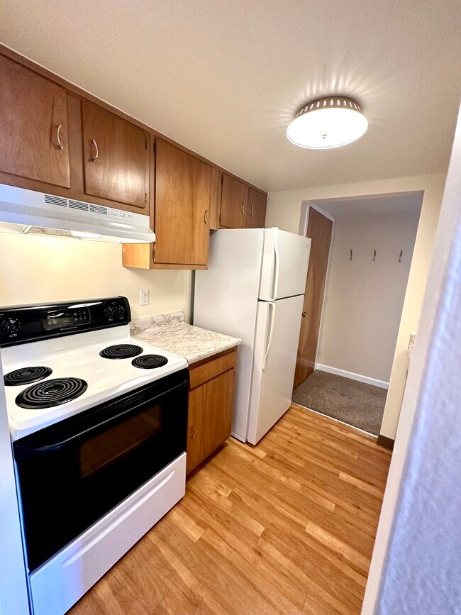 Building Photo - 421 S Howes St