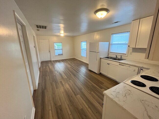 Kitchen/Living - 610 N Logan St