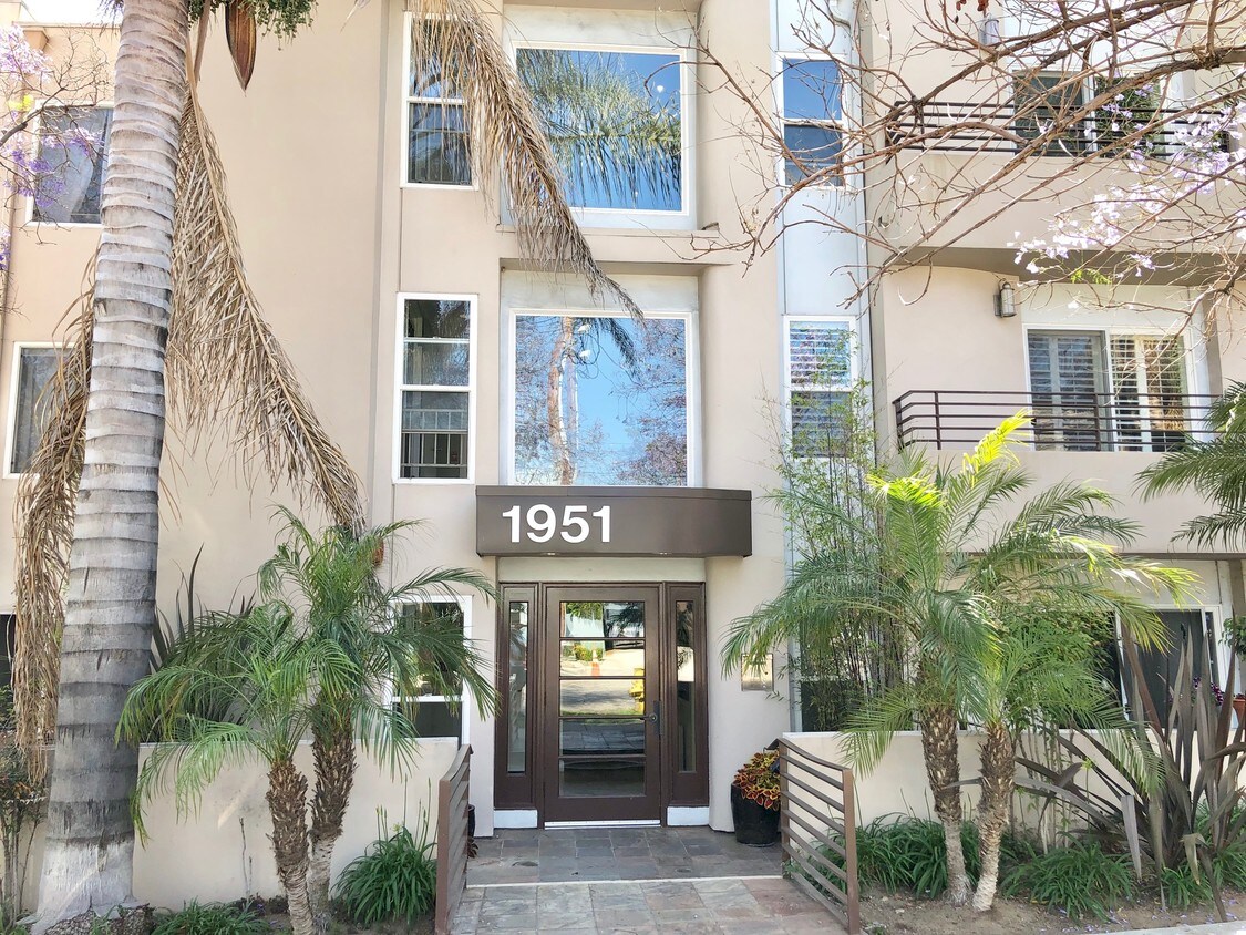 1951 N Beachwood Dr, Los Angeles, CA 90068 Condo for Rent in Los