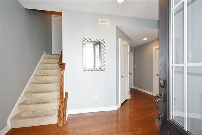 Foto del edificio - 1291 Newbury Highland