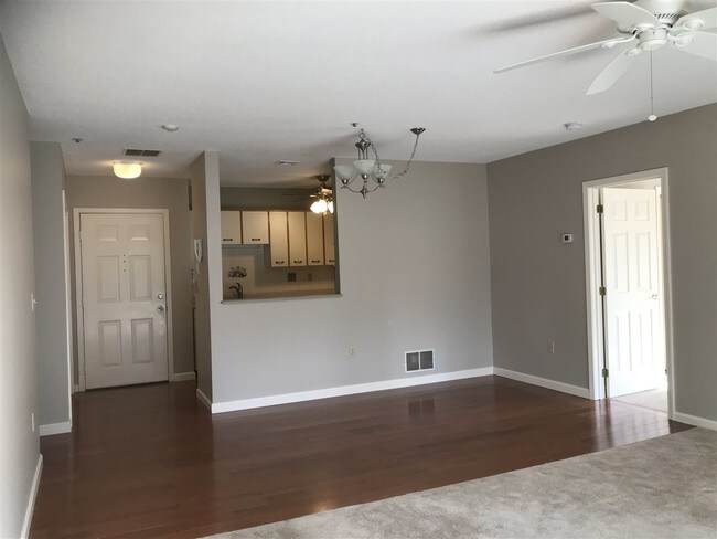 Building Photo - 16 Ledgewood Hills Dr