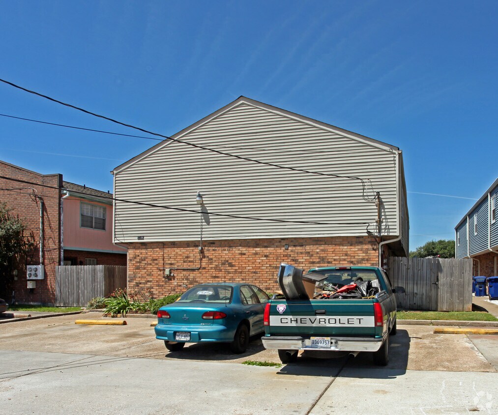 Building Photo - 1344 Hickory Ave