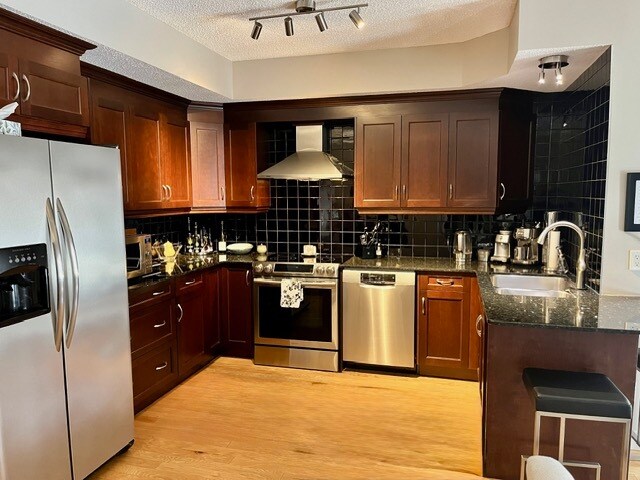 Photo du bâtiment - 9819 96A St NW