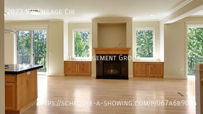 Foto del edificio - Newer Forest Heights Townhome Close to Nik...