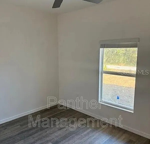 Foto del edificio - 7379 Helliwell St