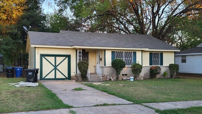 Building Photo - 3403 Briscoe St
