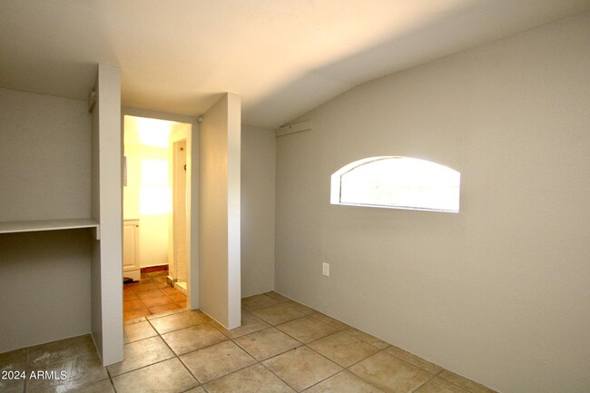 Building Photo - 1548 W McKinley St