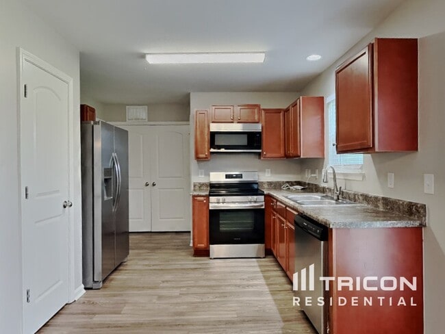 Building Photo - 4636 Queen Pierrette St