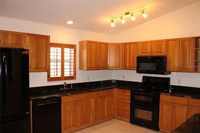 Building Photo - 1702 Fairway Trce