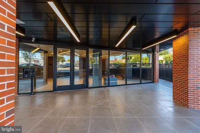 Building Photo - 6910 Ridge Ave