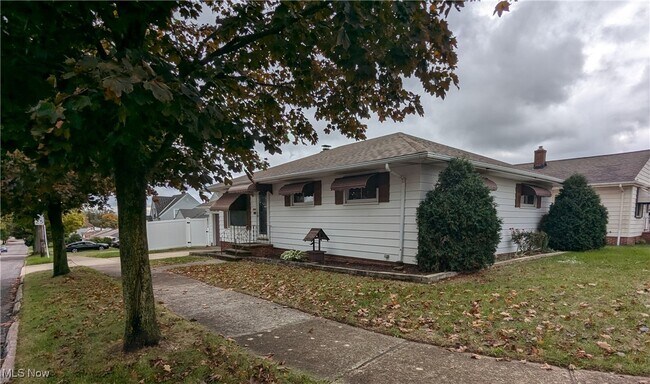 Building Photo - 5653 Cumberland Dr