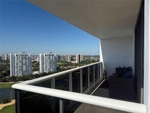 Building Photo - 3625 N Country Club Dr