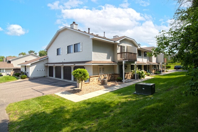 Building Photo - 7626 Wedgewood Ct N