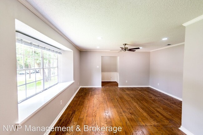 Building Photo - 3 br, 2 bath House - 1825 Courtney Dr.