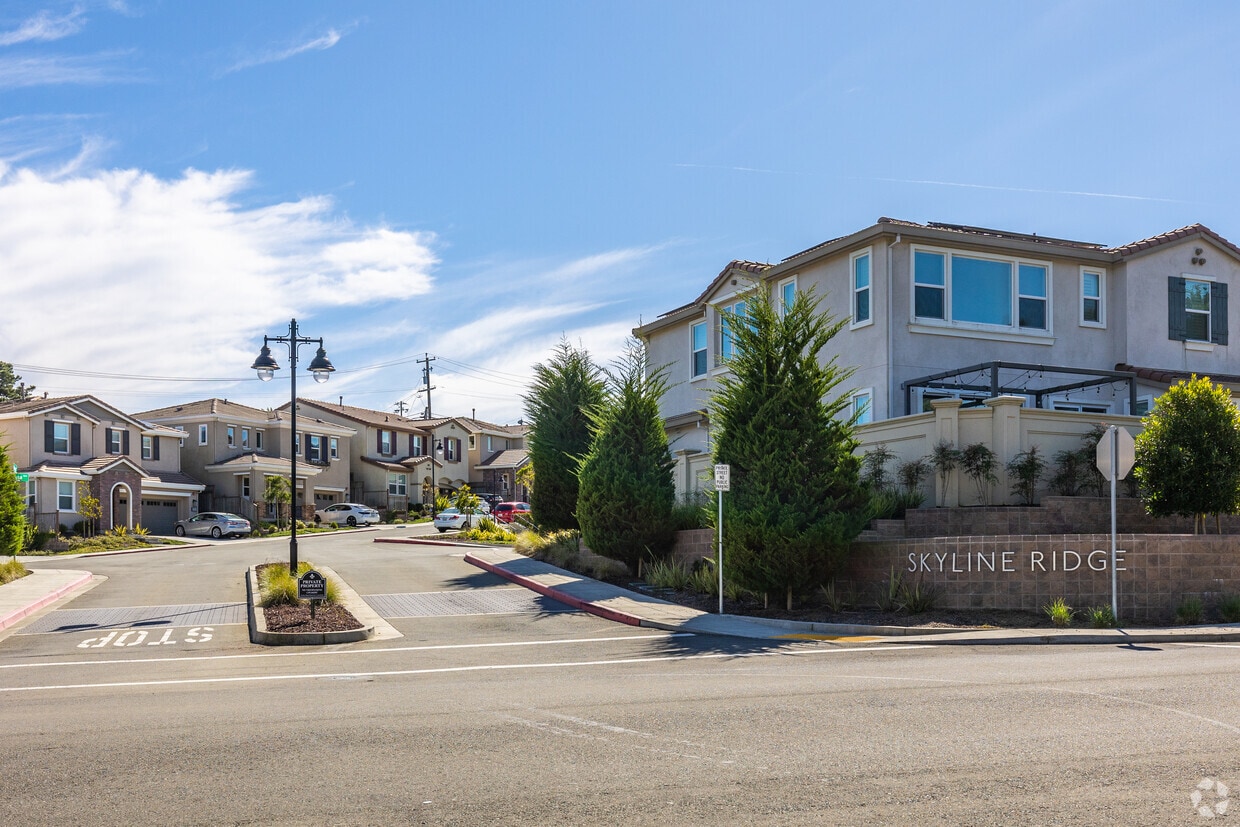 Entrance - Skyline College Faculty & Staff Housing