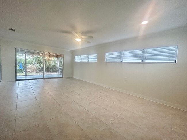 Foto del edificio - Charming 2 bedroom/1 Bathroom Home in Shore Acres