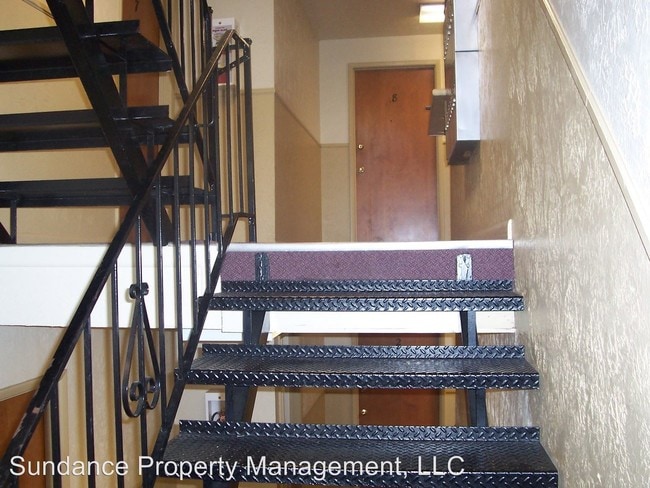 Building Photo - 306 N Main St
