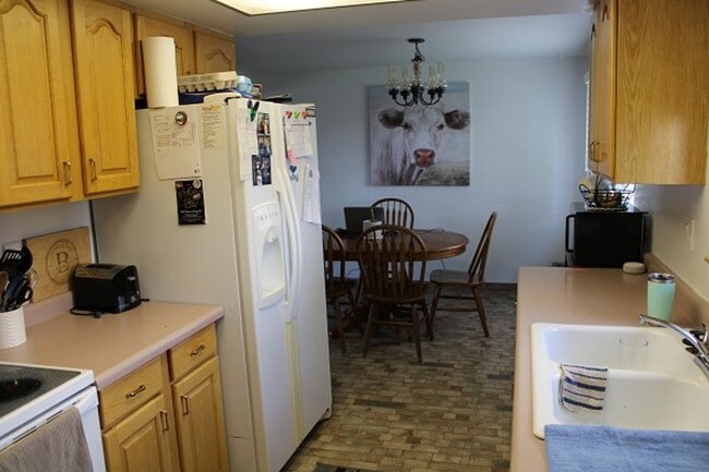 Building Photo - 4 bedroom house