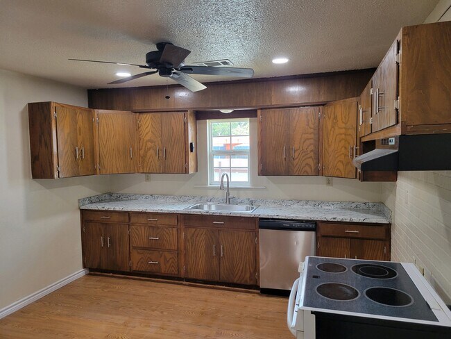 Foto del edificio - 307 S Berry St