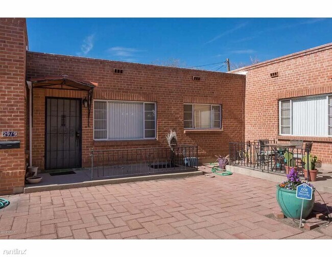 Foto del edificio - 1 br, 1 bath 4plex - 2919 East 10th Street