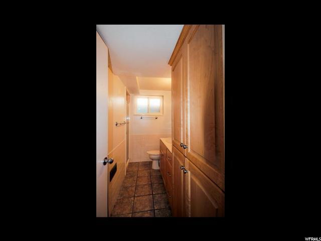 Bathroom with deep shower and lots of storage - 1319 Westminster Ave S