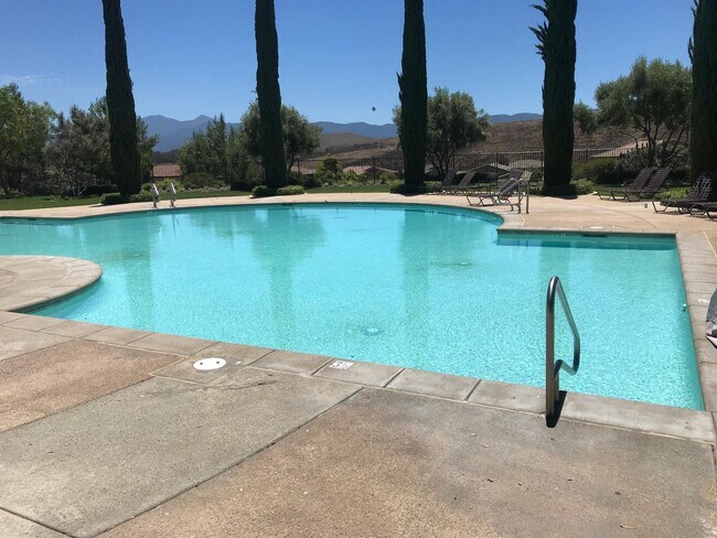 Foto del edificio - 16868 Ridge Cliff Dr