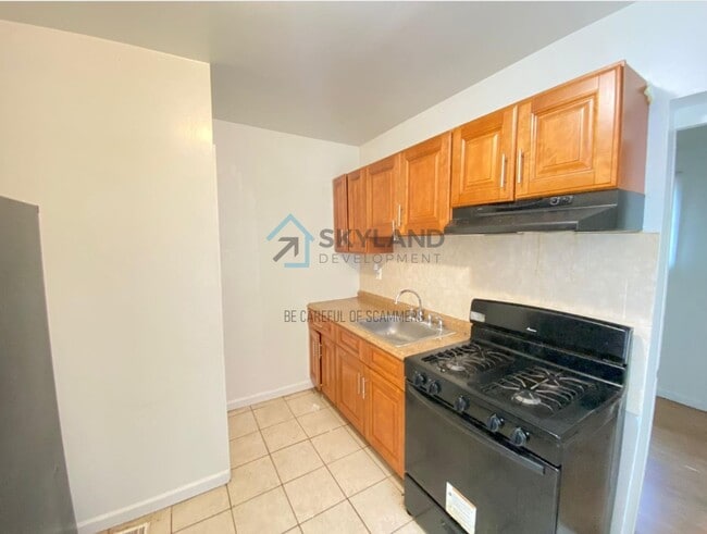 Photo - 5537 Poplar St House