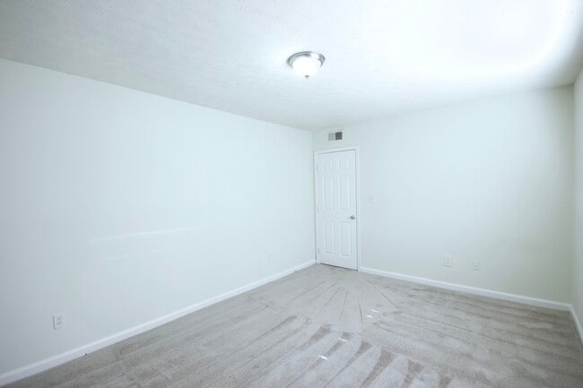 Building Photo - 120 Viking Ct