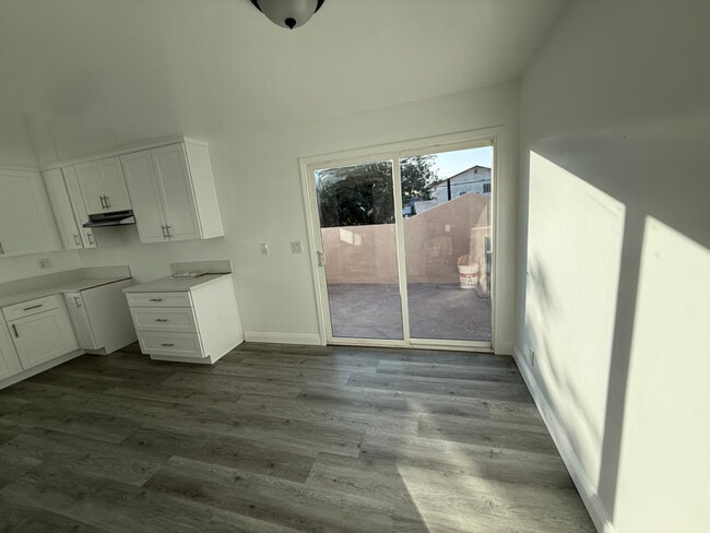 Building Photo - 3275 Saturn Ave