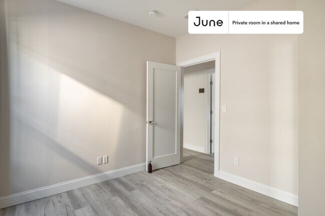 Foto del edificio - Room in Shared 5 bed/2 bath home