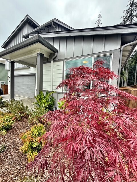 Building Photo - 2405 NE Waterlily Wy