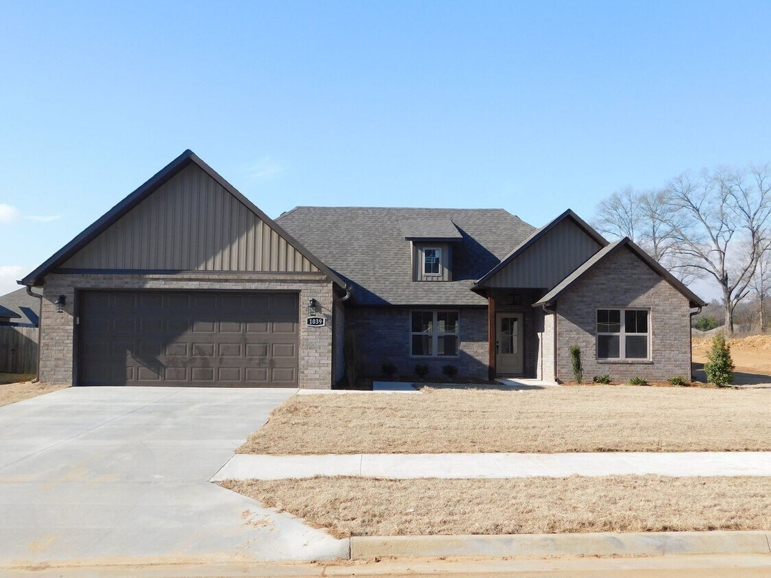 Primary Photo - Executive Home for Lease Near Arkansas Col...
