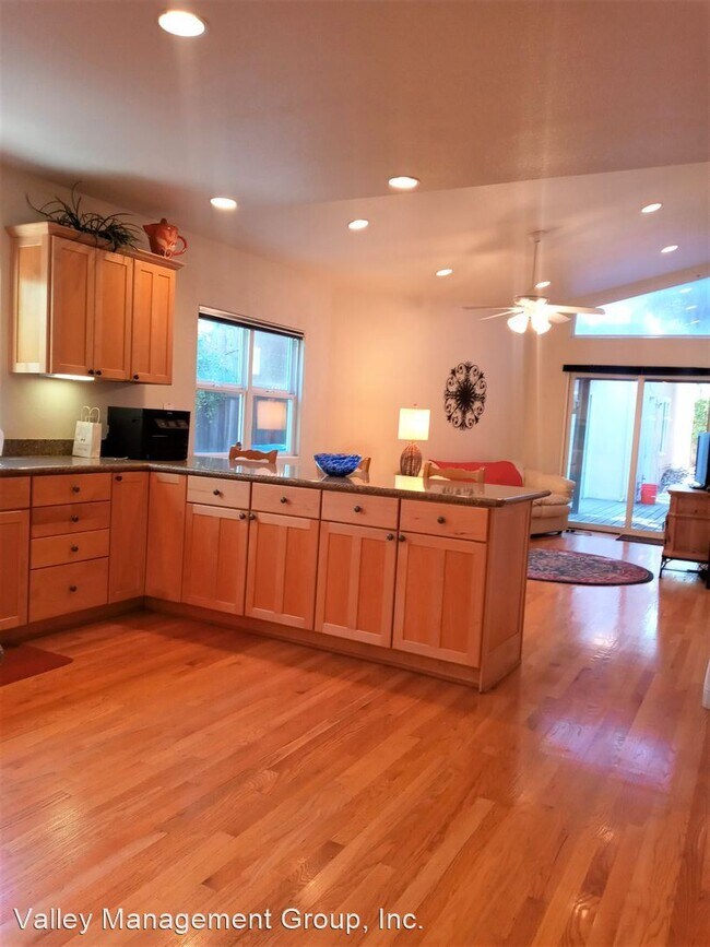 Building Photo - 3 br, 2 bath House - 1315 Newport Ave