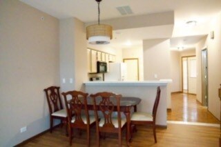 Foto del edificio - 1149 E Addison Ave