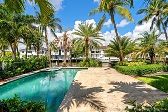 Building Photo - 627 Solar Isle Dr