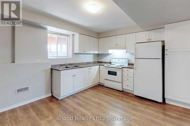 Building Photo - 229 Dunsmore Ln