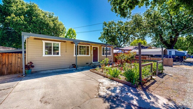 Building Photo - Beautiful 2 Bedroom 2 Bathroom Single Fami...